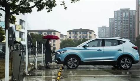 暴雨天打雷手机可以充电吗