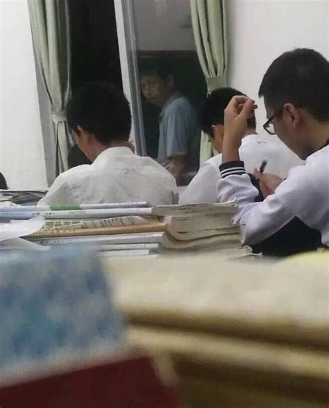 上课玩手机怎样不容易发现