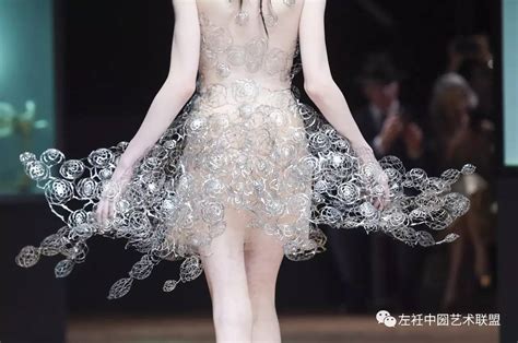 科技感十足的衣服手绘 科技感十足的衣服手绘