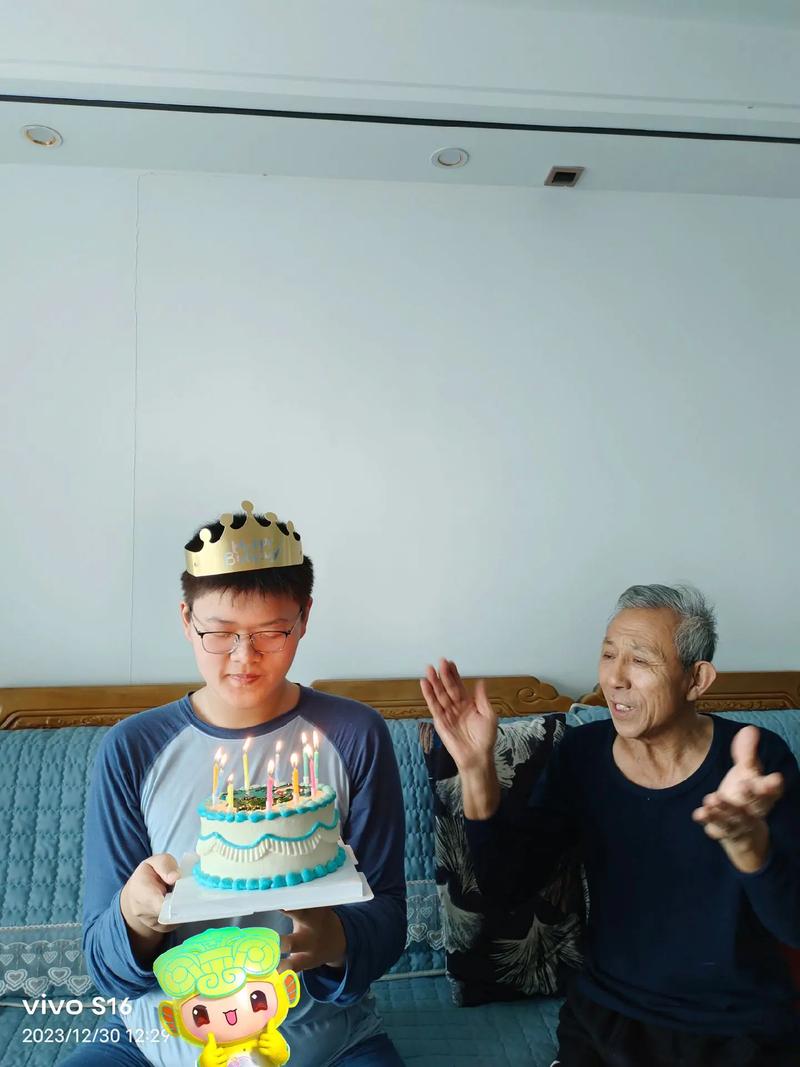 莱因哈特·瞰世启明寻愿蜕变时装的革命者 莱因哈特·瞰世启明寻愿蜕变时装的革命者