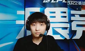 职业电竞与陪玩赛场之外的抉择 职业电竞与陪玩赛场之外的抉择